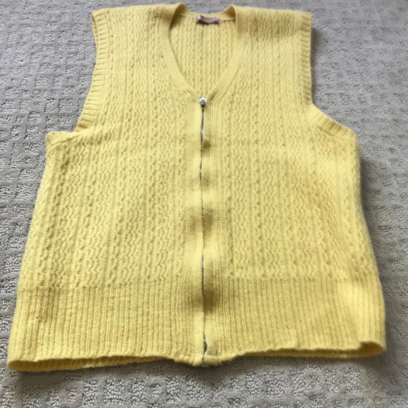 Dundurn Vintage | Yellow knit wool zip up vest - Small - Picture 1 of 9